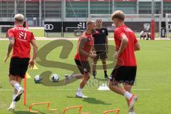 3. Liga - Saison 2024/25 - Trainingsauftakt- FC Ingolstadt 04 -  - Cheftrainerin Sabrina Wittmann (FCI) - Maximilian Dittgen (Nr.10 - FCI) - Foto: Meyer Jürgen