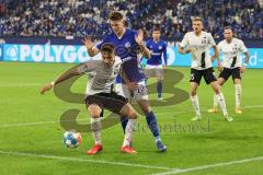 2.BL; FC Schalke 04 - FC Ingolstadt 04; Dennis Eckert Ayensa (7, FCI) Flick Florian (17 S04) Zweikampf