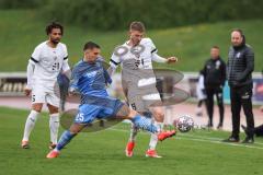 Toto Pokal; Halbfinale; FV Illertissen - FC Ingolstadt 04; Zweikampf Kampf um den Ball Benjamin Kanuric (8, FCI) Emir Sejdovic (25 FVI) Leon Guwara (6, FCI)