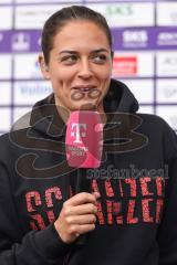 3. Liga; Erzgebirge Aue - FC Ingolstadt 04; Cheftrainerin Sabrina Wittmann (FCI) Interview gut gelaunt