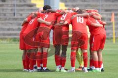 A-Junioren - Bundesliga Süd Fc Ingolstadt 04 - Eintracht Frabkfurt -  Die Mannschaft bildet einen Kreis vor dem SpielFoto: Meyer Jürgen