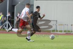 Relegation 2 - U17 - SSV Jahn Regensburg - FC Ingolstadt 04 - Angriff rechts Davide Sekulovic (7 FCI) wird von Verteidiger Paul Gebhard (5 SSV) verfolgt