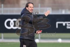 3. Liga; 1. Training nach Winterpause, 2023 FC Ingolstadt 04; Cheftrainer Rüdiger Rehm (FCI) Ansprache
