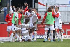 3. Liga; SV Meppen - FC Ingolstadt 04; Sieg Jubel Freude 0:3, Hans Nunoo Sarpei (18 FCI) Thomas Rausch (45, FCI) Torwart Markus Ponath (40, FCI) Donald Nduka (42, FCI) Tobias Bech (11, FCI) Moussa Doumbouya (27, FCI) Denis Linsmayer (23, FCI) Arian Llugiq