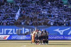 3. Liga; FC Hansa Rostock - FC Ingolstadt 04; vor dem Spiel #Teambesprechung Motivation Fans Schals