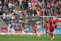 3. Liga; FC Viktoria Köln - FC Ingolstadt 04; Tor gegen Ingolstadt, 3:1, Torwart Marius Funk (1, FCI) keine Chance