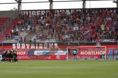 3.Liga - Saison 2023/2024 - FC Ingolstadt 04 -  1. FC Saarbrücken - Die Mannschaft bildet einen Kreis vor dem Spiel - Foto: Meyer Jürgen