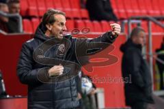 3. Liga; FC Ingolstadt 04 - Hallescher FC; Cheftrainer Rüdiger Rehm (FCI) an der Seitenlinie, Spielerbank