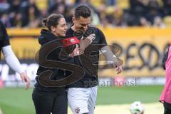 3. Liga; Dynamo Dresden - FC Ingolstadt 04; Cheftrainerin Sabrina Wittmann (FCI) vor dem Spiel mit Pascal Testroet (37, FCI)