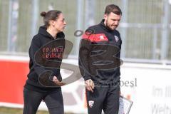 Toto-Pokal; FV Illertissen - FC Ingolstadt 04; Halbzeitpause Cheftrainerin Sabrina Wittmann (FCI) Co-Trainer Fabian Reichler (FCI) unzufrieden 0:1