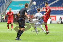 3. Liga; MSV Duisburg - FC Ingolstadt 04; Fredrik Carlsen (8, FCI) Coskun Can (27 MSV) Zweikampf Kampf um den Ball