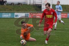 Kreisliga - Saison 2025/26- TSV Kösching - FC Sandersdorf - Benedikt Schneeberger rot Kösching geht allein auf den Torwart Philipp Gier Sandersdorf zu und vergibt einen 100%ige  Chance - XXXXX - Foto: Meyer Jürgen