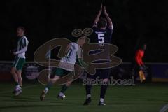 Landesliga - Saison 2025/26 - SV Manching - SC Oberweikertshofen - Rainer Meisinger (Nr.8 - SV Manching) passt auf Sebastian Graßl (Nr.10 - SV Manching) der zum 2:0 Führungstreffer einschiesst - jubel - Dzwonik Marco Torwart Oberweikertshofen - Fabian  Ne