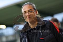 3. Liga; TSV Havelse - FC Ingolstadt 04; vor dem Spiel Cheftrainerin Sabrina Wittmann (FCI) an der Seitenlinie, Spielerbank