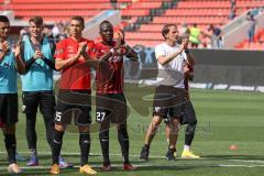 Die Mannschaft bedankt sich bei den Fans - 3.Liga - Saison 2022/2023 - FC Ingolstadt 04 -  1. FC Saarbrücken - Cheftrainer Rüdiger Rehm (FCI) - Die Mannschaft bedankt sich bei den Fans - Foto: Meyer Jürgen