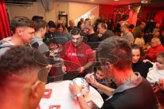 2024_1_16 - 3. Liga - Saison 2023/24 - Fantreffen - FC Ingolstadt 04 -  - beim Autogramm schreiben  - Cheftrainer Michael Köllner (FC Ingolstadt 04) - Foto: Meyer Jürgen