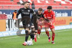 3. Liga; FSV Zwickau - FC Ingolstadt 04; Denis Linsmayer (23, FCI) Gomez Johan (18 FSV) Pascal Testroet (37, FCI) Zweikampf Kampf um den Ball