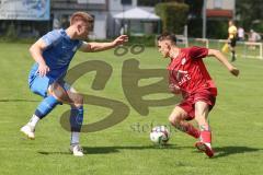 Kreisliga - Saison 2025/26- SV Hundszell - SV Zuchering - Christoph Handl blau Hundszell -  - Leander Friedl rot Zuchering - Foto: Meyer Jürgen