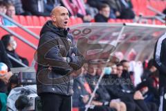 2.BL; FC Ingolstadt 04 - SSV Jahn Regensburg; Cheftrainer André Schubert (FCI) an der Seitenlinie, Spielerbank