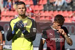 2.BL; FC Ingolstadt 04 - Fortuna Düsseldorf; Spiel ist aus, Niederlage, hängende Köpfe Enttäuschung, Spieler Ehrenrunde bedanken sich bei den Fans, Torwart Fabijan Buntic (24, FCI) Dennis Eckert Ayensa (7, FCI)