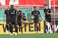 DFB Pokal; FC Ingolstadt 04 - SV Darmstadt 98; Tor 0:2, Marcel Costly (22, FCI) feuert die Mannschaft an