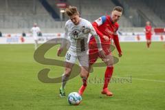 2.BL; 1. FC Heidenheim - FC Ingolstadt 04; Maximilian Neuberger (38, FCI) Mohr Tobias (29, FCH) Zweikampf Kampf um den Ball