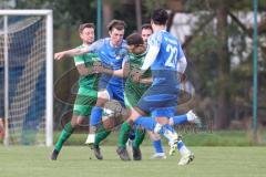 Kreisliga - Saison 2023/24 -  SV Hundszell - SV Denkendorf - Noah Schatzmann blau Hundszell links - Bastian Stadler grün Denkendorf - Johannes Rindlbacher #23 blau Hundszell - Foto: Meyer Jürgen