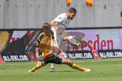 2.BL; Dynamo Dresden - FC Ingolstadt 04, Michael Heinloth (17, FCI) scheitert an Löwe Chris (15 DD)