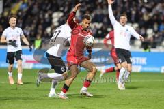 3. Liga; SSV Ulm - FC Ingolstadt 04; Zweikampf Kampf um den Ball Marcel Costly (22, FCI) Mazagg Lukas (27 Ulm)