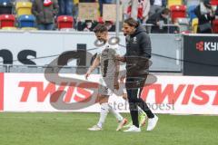 2.BL; Fortuna Düsseldorf - FC Ingolstadt 04; Niederlage, hängende Köpfe 3:0, Florian Pick (26 FCI) Cheftrainer Rüdiger Rehm (FCI)