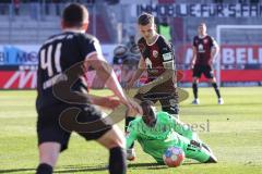 2.BL; FC Ingolstadt 04 - SV Sandhausen; Zweikampf Kampf um den Ball Florian Pick (26 FCI) Berko Erich (11 SVS)