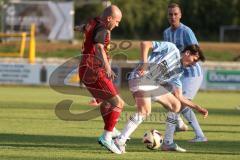 Kreisliga - Saison 2025/26- SV Kasing - FC Sandersdorf - Luca Hilger blau Sandersdorf - Ömer Sali Moustafa rot Kasing - Foto: Meyer Jürgen