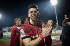 3. Liga; SSV Ulm - FC Ingolstadt 04; Spieler bedanken sich bei den Fans, Sieg 1:3, Linus Rosenlöcher (19, FCI)