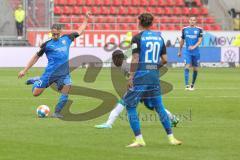 2.BL; FC Ingolstadt 04 - Werder Bremen, Schuß Tobias Schröck (21, FCI) Hawkins Jaren (20 FCI) Mbom Jean-Manuel (34 Bremen)