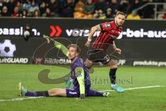 3. Liga; FC Ingolstadt 04 - TSV 1860 München; Tor Jubel Treffer Anschlusstreffer, Pascal Testroet (37, FCI) holt den Ball aus dem Tor, Hiller Marco (1 TSV)