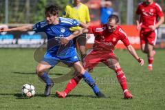 Kreisklasse - Saison 2024/25- Türk SV Ing - FC Arnsberg - Marco Maier blau Arnsberg - Renato Tuka rot Türk SV - Foto: Meyer Jürgen