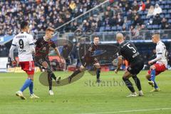 2.BL; Hamburger SV - FC Ingolstadt 04; Torschuß wird abgeblockt, Christian Gebauer (22, FCI) Muheim Miro (28 HSV) Nico Antonitsch (5, FCI) Glatzel Robert (9 HSV)