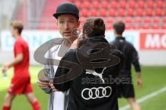 Im Bild: Roberto Pätzold (FCI) im Gespräch mit Sabrina WITTMANN (#Trainer FCI B-Junioren)

Fussball - B-Junioren - Relegation 2021  - FC Ingolstadt 04 - SSV Jahn Regensburg -  Foto: Ralf Lüger/rsp-sport.de