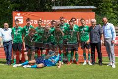 Sparkassenpokal - DJK Ingolstadt - FC Gerolfing - 3. Sieger VFB Eichstätt II - Links Michael Gaßner, Stellv. Vorstandsmitglied Sparkasse - 2. vo re Ludwig Schmidt Kreisspielleiter - rechts Martin Kleindl, Sparkasse - Foto: Jürgen Meyer