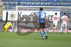 3. Liga; Arminia Bielefeld - FC Ingolstadt 04; Klos Fabian (9 AB) gegen Torwart Marius Funk (1, FCI) Tor Jubel Treffer 2:0