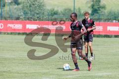 3. Liga; FC Ingolstadt 04 - Trainingslager Südtirol, Moussa Doumbouya (27, FCI) Calvin Brackelmann (17, FCI)