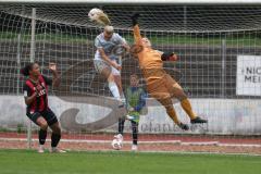 2. Frauen Bundesliga - Saison 2025/26- FC Ingolstadt 04 - VFL Wolfsburg - Anny Kerim-Lindland weiss Wolfsburg - Torwart Franziska Maier (Nr.1 - FC Ingolstadt Frauen I) - XXXXX - Foto: Meyer Jürgen