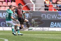 3. Liga; FC Ingolstadt 04 - VfB Lübeck; Felix Keidel (43, FCI) Taffertshofer Ulrich (20 VfB) Zweikampf Kampf um den Ball