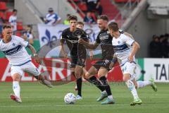 DFB Pokal; FC Ingolstadt 04 - SV Darmstadt 98; Zweikampf Kampf um den Ball Patrick Schmidt (9, FCI) Mehlem Marvin (6 SVD) Merlin Röhl (34, FCI) #d9#