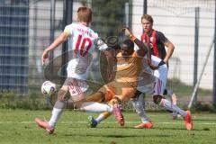 *** A-Junioren Bundesliga  - Saison 2025/26 - A-Junioren - FC Ingolstadt 04 - 1. FC Nürnberg - Atchoffo Bryan Torwart FCI  rutsch aus - Okpodu David weiss Nürnberg #7 - Foto: Meyer Jürgen