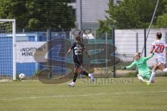 2. Bundesliga Frauen - Saison 2025/26 - FC Ingolstadt 04 Frauen - FCB München II - Annika Kömm (Nr.25 - FC Ingolstadt Frauen I) mit einer vergebenen Torchance - Klink Anna TW FCB - XXXXX - Foto: Meyer Jürgen
