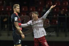 3. Liga; FC Viktoria Köln - FC Ingolstadt 04; ärgert sich Jonas Scholz (15, FCI) Dietz Lars (2 VK)