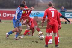 Kreisliga - Saison 2024/25- SV Hundszell - TSV Kösching-  - Felix Glossner rot Kösching - Saber Novroze  blau Hundszell - Foto: Meyer Jürgen