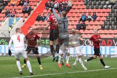 3. Liga; FC Ingolstadt 04 - Rot-Weiss Essen; Torwart Golz Jakob ( RWE) hält Pascal Testroet (37, FCI)