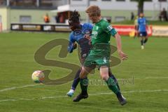 Bezirksliga - Saison 2022/2023 - SV Manching  - SVN München - Rainer Meisinger (Nr.8 - SV Manching) - Awoudja Darius blau München - Foto: Meyer Jürgen